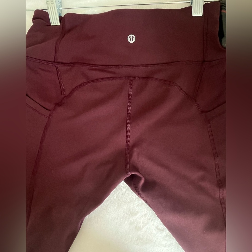 Lululemon Purple Burgundy Cropped Side Pockets Luxtreme Leggings Womens 6 - Picture 6 of 9